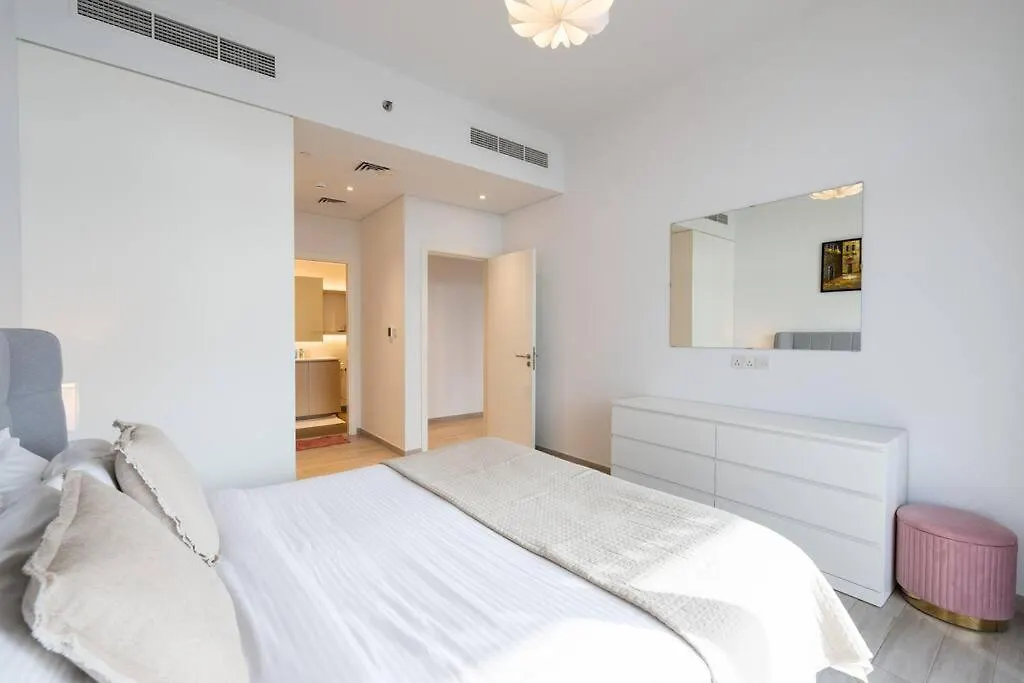 Spacious 2Br Apartment With Community View Dubai
