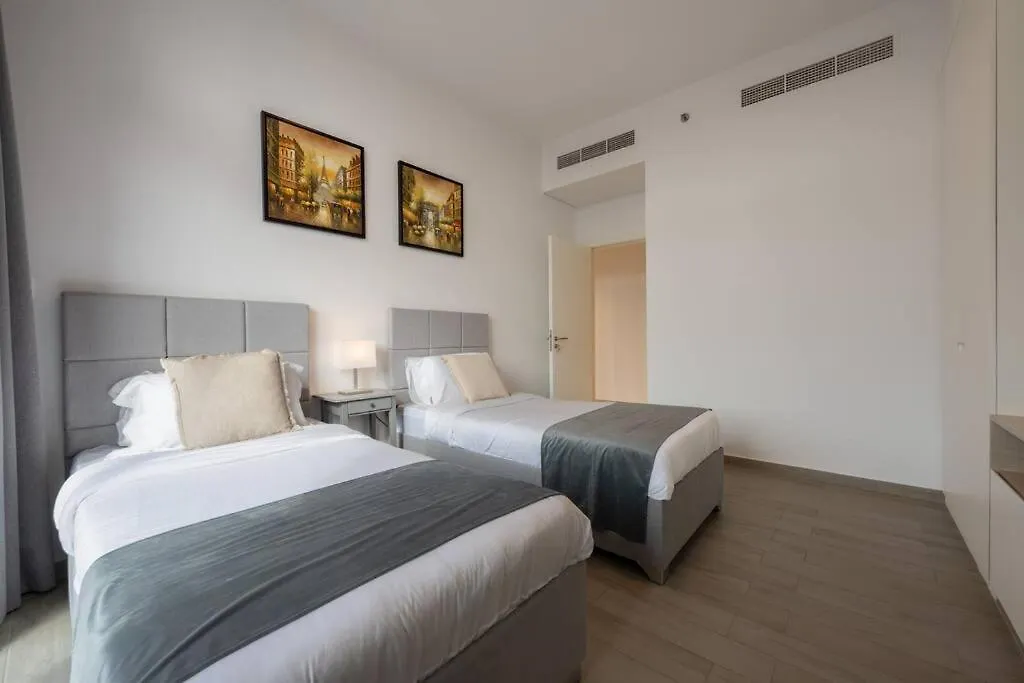 Spacious 2Br Apartment With Community View Dubai