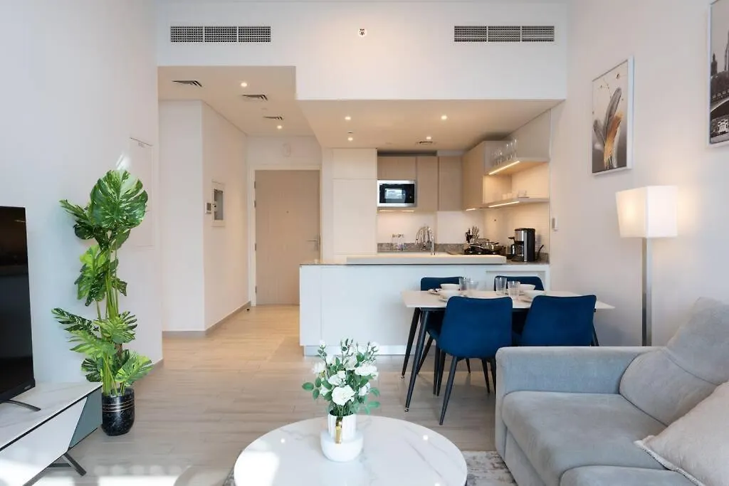 Spacious 2Br Apartment With Community View Dubai