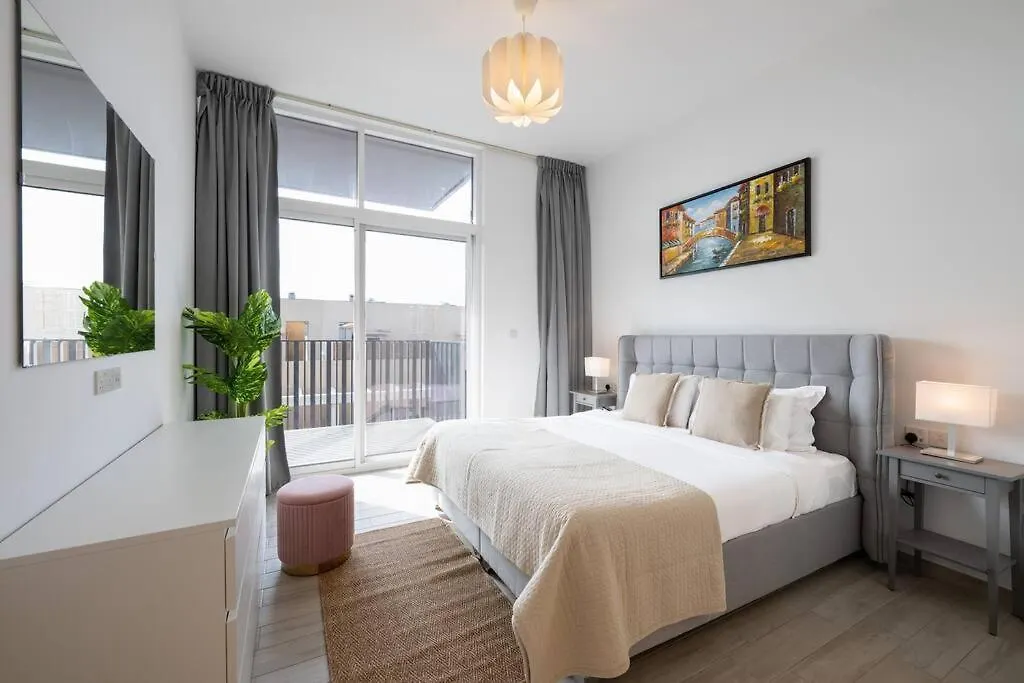 Spacious 2Br Apartment With Community View Dubai