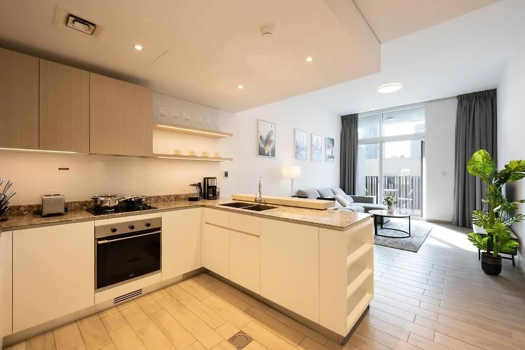 Spacious 2Br Apartment With Community View Dubai 0*,