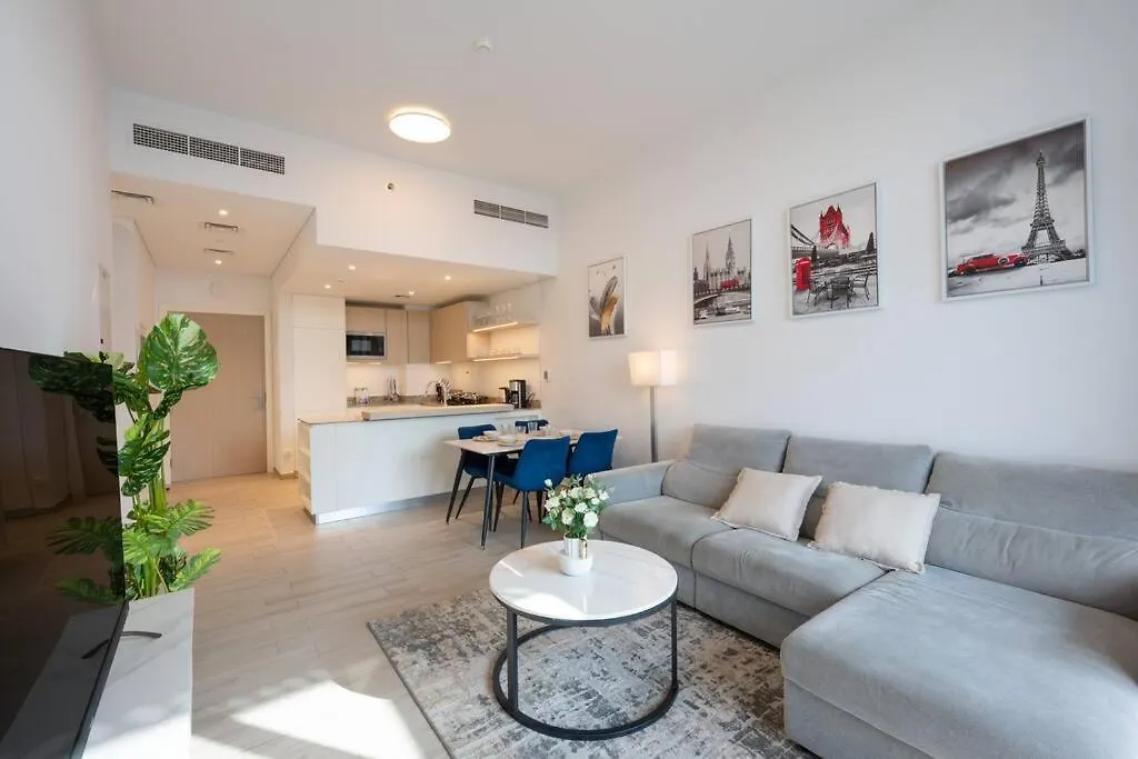 Spacious 2Br Apartment With Community View location